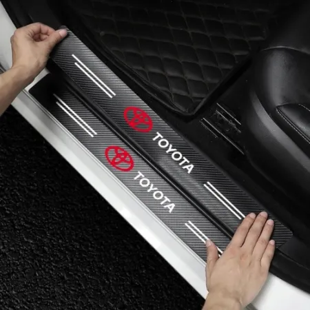 Naklejki Ochronne na Progi Toyota – Carbon Look z Logo TOYOTA - zestaw 4 sztuk