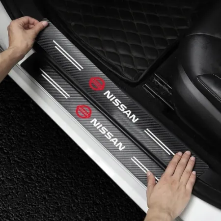 Naklejki Ochronne na Progi Nissan – Carbon Look z Logo NISSAN - zestaw 4 sztuk