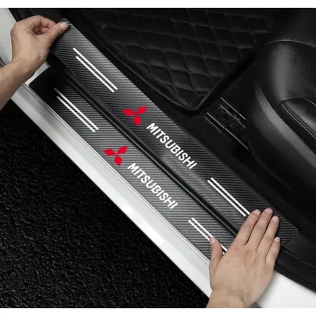 Naklejki Ochronne na Progi Mitsubishi – Carbon Look z Logo MITSUBISHI - zestaw 4 sztuk